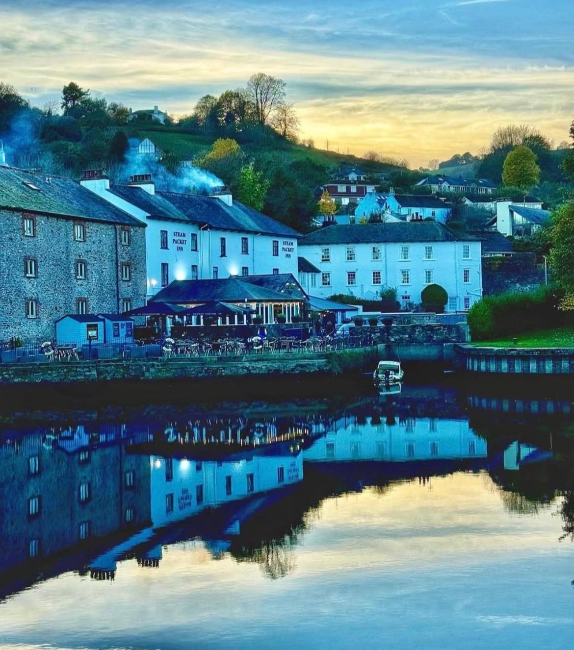 The Steam Packet Inn Totnes Bagian luar foto