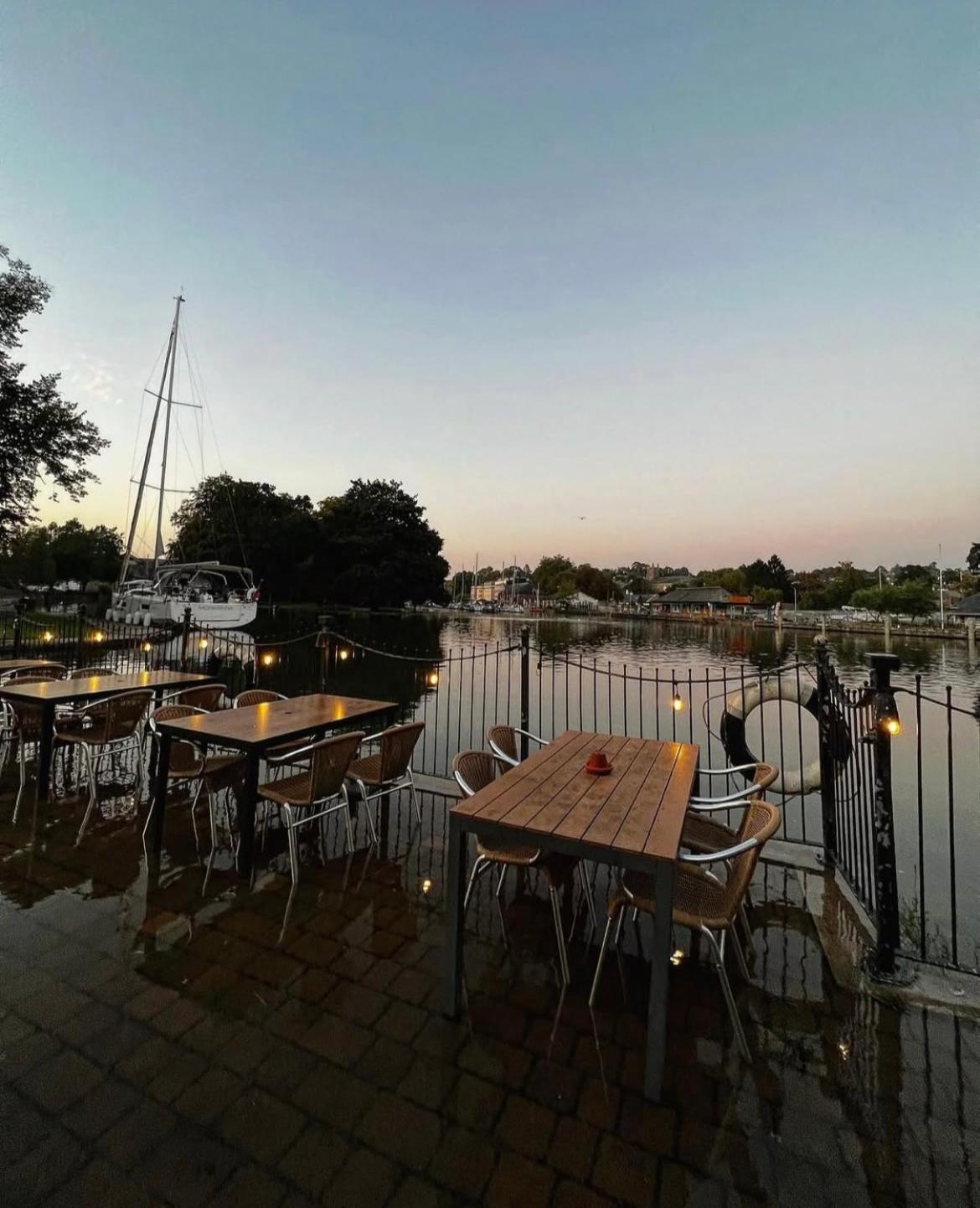 The Steam Packet Inn Totnes Bagian luar foto